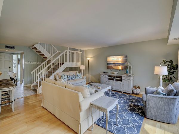 Four Bedroom Townhouse in the heart of South Beach 3 min walk to the beach