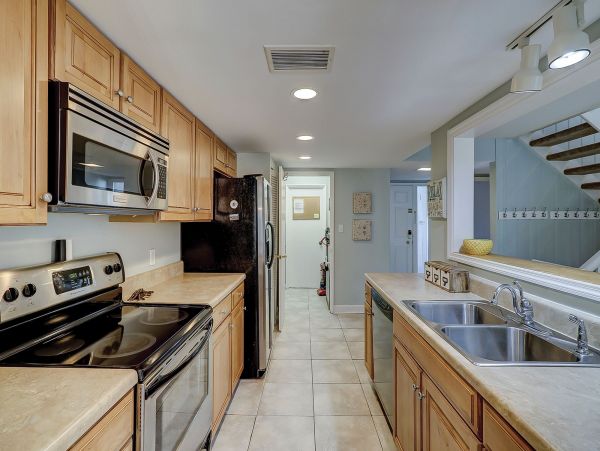 Four Bedroom Townhouse in the heart of South Beach 3 min walk to the beach