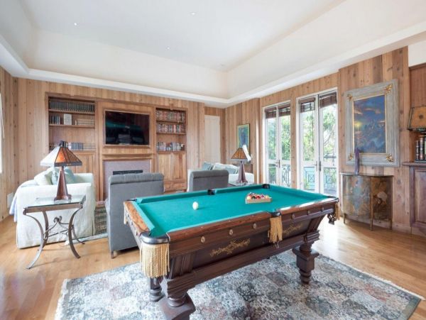 Luxury Beach Front Malibu Vacation Villa Seven Bedrooms