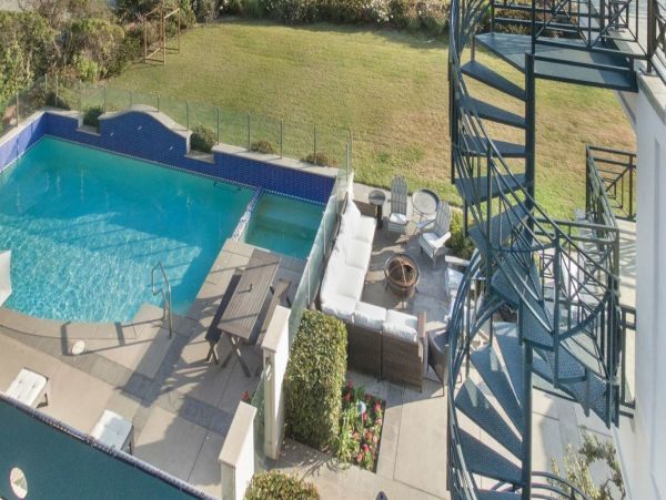 Luxury Beach Front Malibu Vacation Villa Seven Bedrooms
