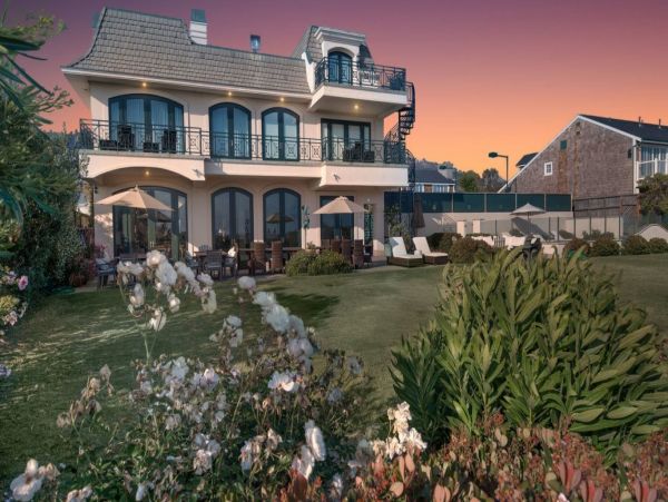Luxury Beach Front Malibu Vacation Villa Seven Bedrooms