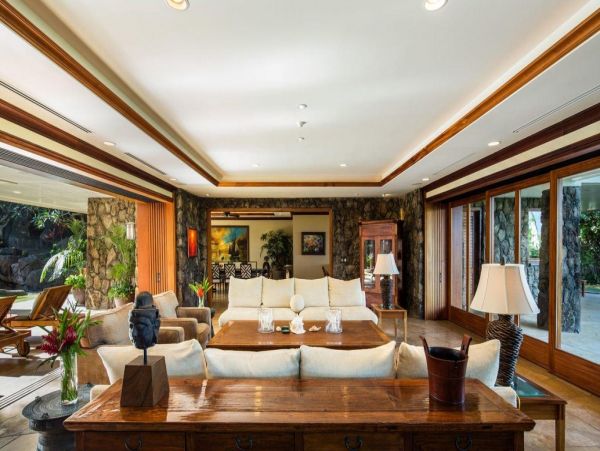 Kailua Vacation Home Eight Bedroom with Pool