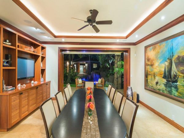Kailua Vacation Home Eight Bedroom with Pool