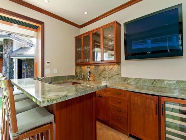 Kailua Vacation Home Eight Bedroom with Pool