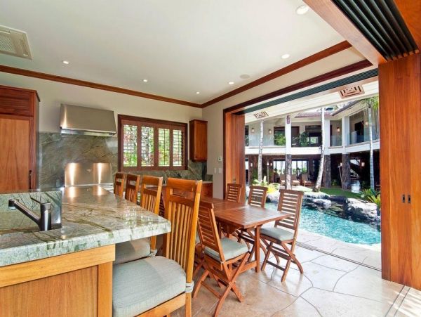 Kailua Vacation Home Eight Bedroom with Pool