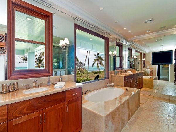 Kailua Vacation Home Eight Bedroom with Pool
