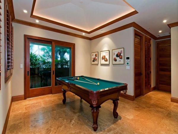 Kailua Vacation Home Eight Bedroom with Pool
