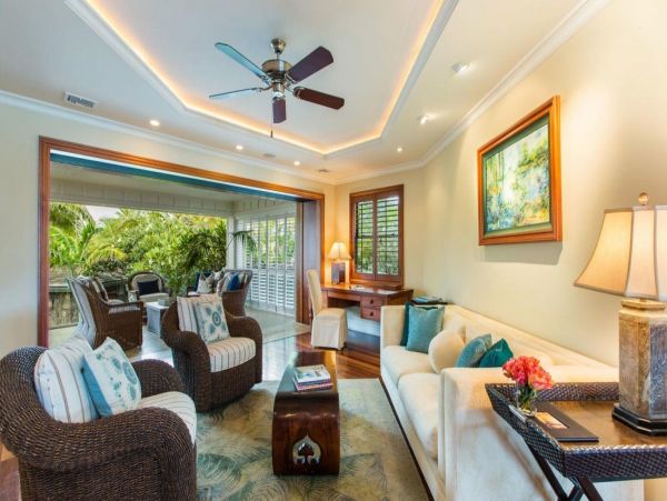 Kailua Vacation Home Eight Bedroom with Pool
