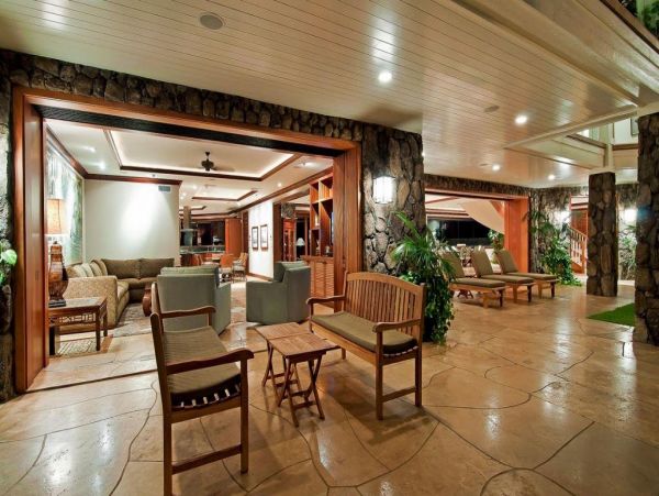 Kailua Vacation Home Eight Bedroom with Pool