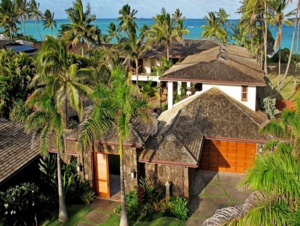 Kailua Vacation Home Eight Bedroom with Pool