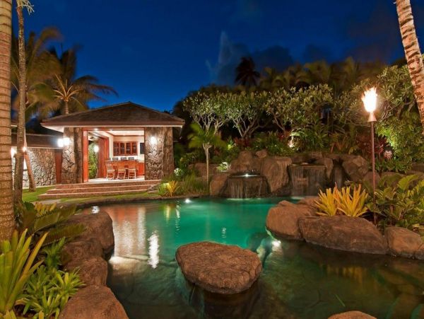 Kailua Vacation Home Eight Bedroom with Pool