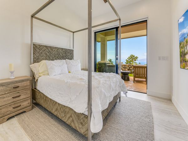 Lahaina Three  Bedroom Ocean View Rental Cottage Sleeps 6