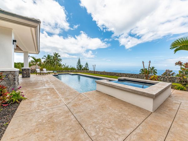 Lahaina Three  Bedroom Ocean View Rental Cottage Sleeps 6