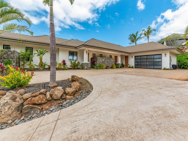 Lahaina Three  Bedroom Ocean View Rental Cottage Sleeps 6