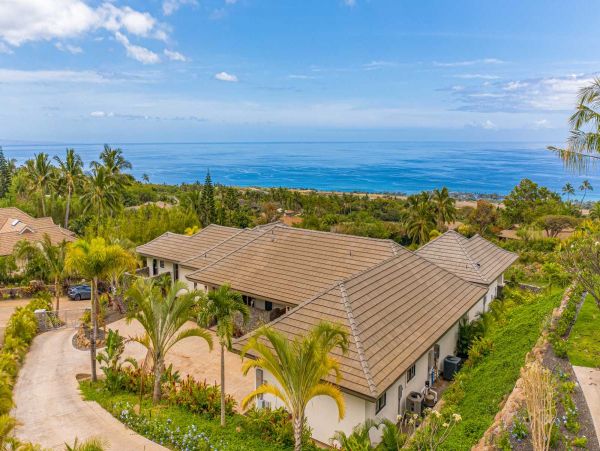 Lahaina Three  Bedroom Ocean View Rental Cottage Sleeps 6