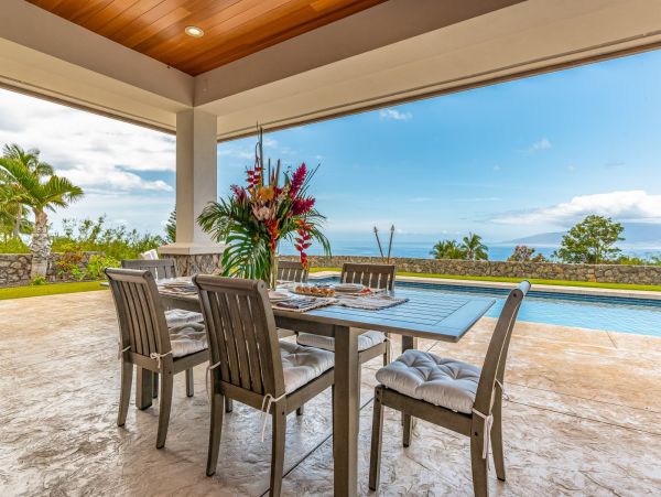 Lahaina Three  Bedroom Ocean View Rental Cottage Sleeps 6