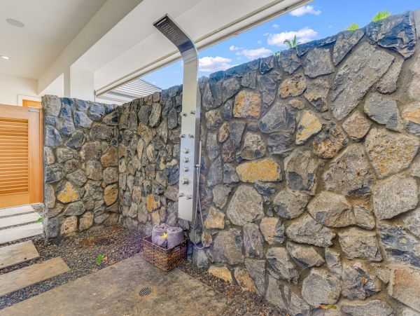 Lahaina Three  Bedroom Ocean View Rental Cottage Sleeps 6