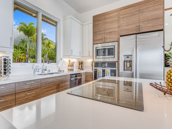 Lahaina Three  Bedroom Ocean View Rental Cottage Sleeps 6