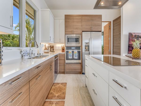 Lahaina Three  Bedroom Ocean View Rental Cottage Sleeps 6