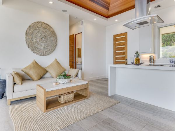 Lahaina Three  Bedroom Ocean View Rental Cottage Sleeps 6