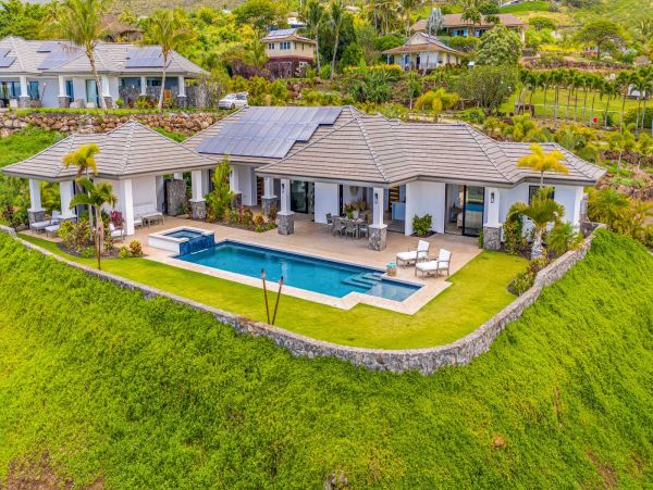 Lahaina Three  Bedroom Ocean View Rental Cottage Sleeps 6