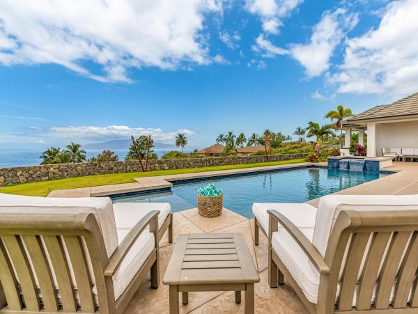 Lahaina Three  Bedroom Ocean View Rental Cottage Sleeps 6