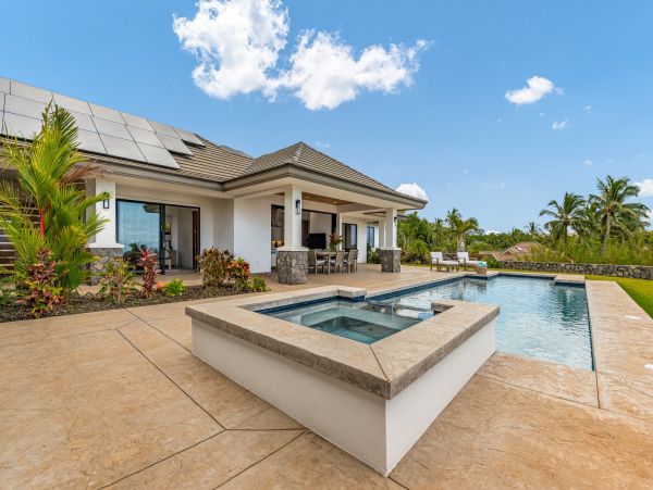 Lahaina Three  Bedroom Ocean View Rental Cottage Sleeps 6