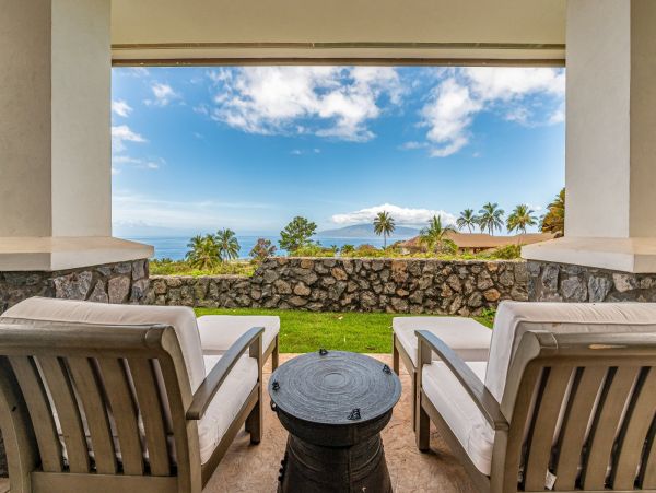Lahaina Three  Bedroom Ocean View Rental Cottage Sleeps 6