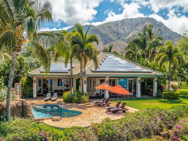 Lovely 3 Bedroom Oceanfront Home in Lahaina with Great Views