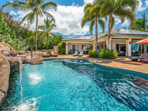 Lovely 3 Bedroom Oceanfront Home in Lahaina with Great Views
