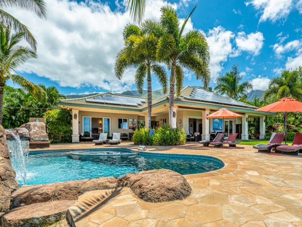 Lovely 3 Bedroom Oceanfront Home in Lahaina with Great Views
