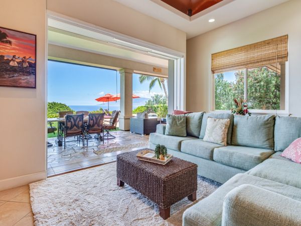 Lovely 3 Bedroom Oceanfront Home in Lahaina with Great Views
