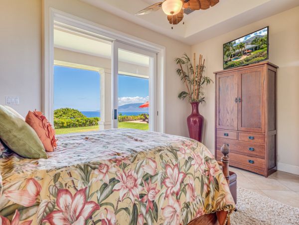 Lovely 3 Bedroom Oceanfront Home in Lahaina with Great Views