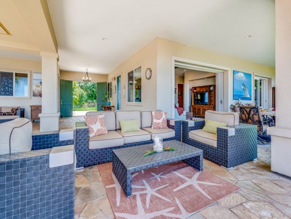 Lovely 3 Bedroom Oceanfront Home in Lahaina with Great Views
