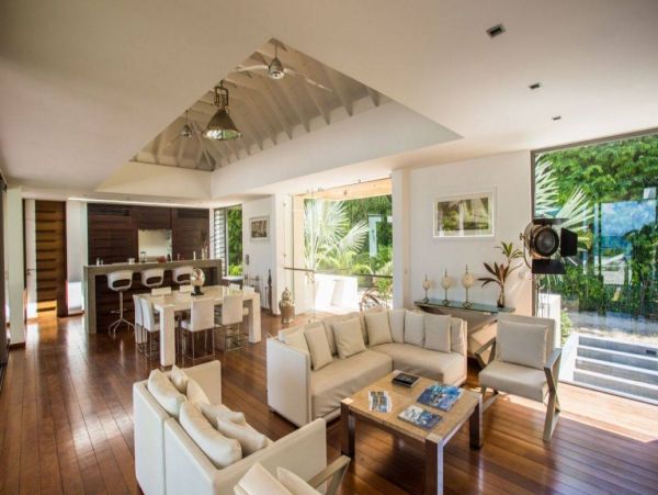 St. Barts Home 993935