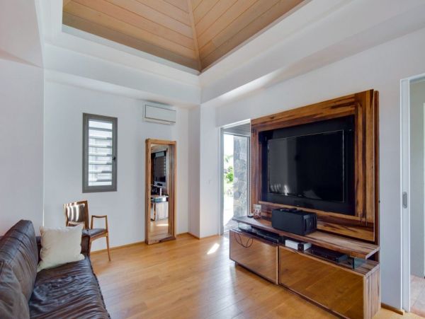 St. Barts Home 993951