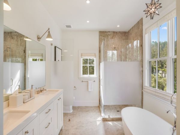 Luxury Vacation Rental in Kenwood with 5 Bedrooms