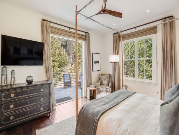 Luxury Vacation Rental in Kenwood with 5 Bedrooms