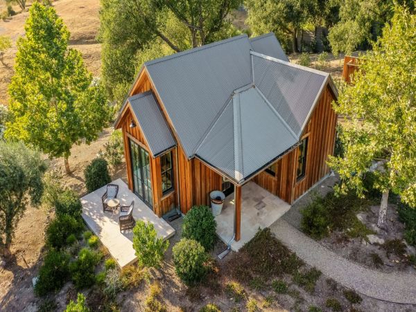Luxury Vacation Rental in Kenwood with 5 Bedrooms