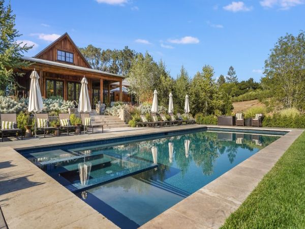 Luxury Vacation Rental in Kenwood with 5 Bedrooms