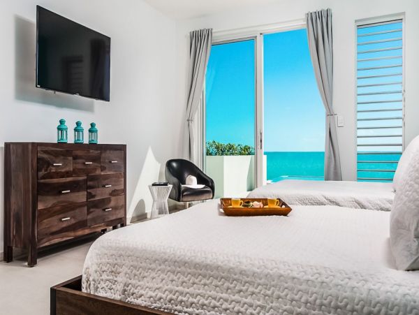 Turks And Caicos Home 994000