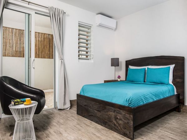 Turks And Caicos Home 994000