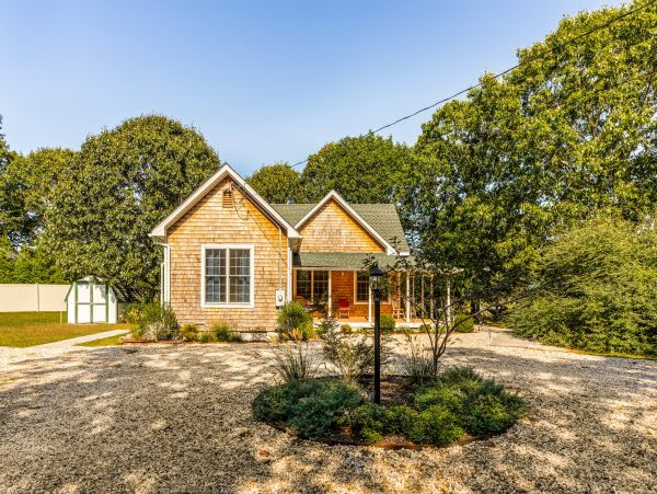 Mattituck Charming Vacation Home Sleeps Six Canal Views