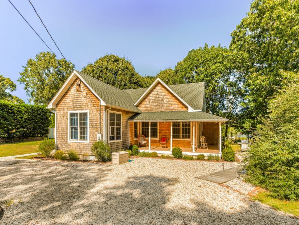 Mattituck Charming Vacation Home Sleeps Six Canal Views