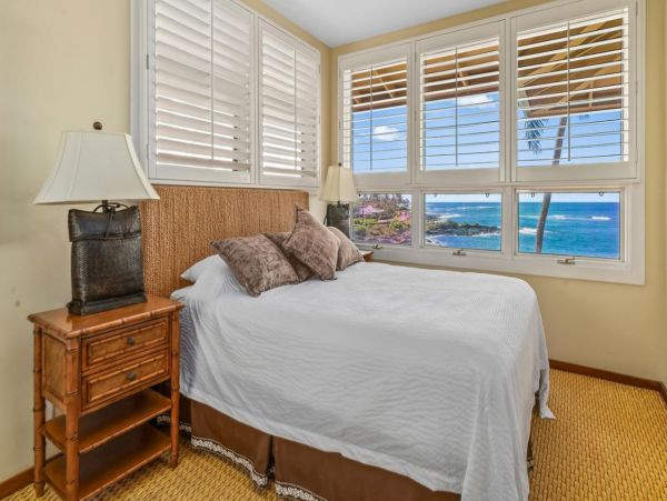 Luxurious Oceanfront Kauai Vacation Rental Six Guests