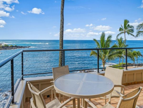 Luxurious Oceanfront Kauai Vacation Rental Six Guests