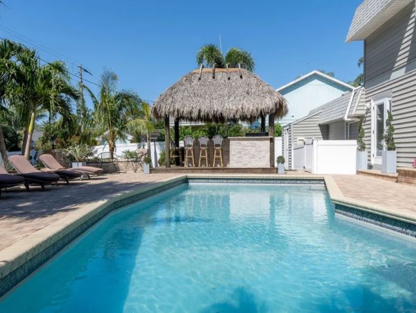 Gorgeous Vacation Home With Private Pool In Bradenton