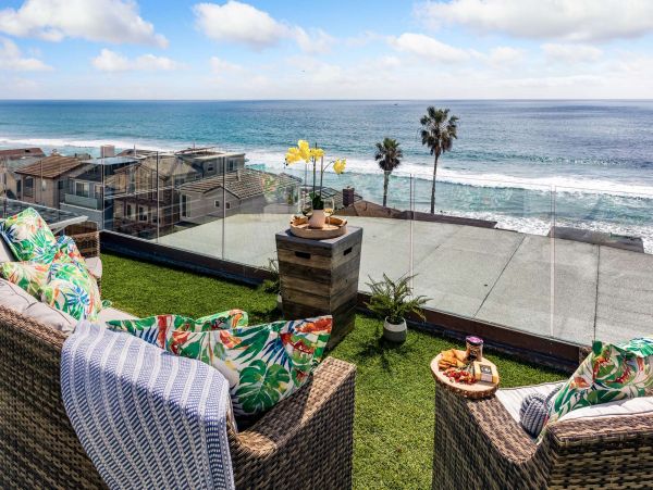 Gorgeous Vacation Home Located 2nd Row Ocean 14 Guests