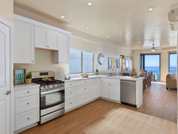 Gorgeous Vacation Home Located 2nd Row Ocean 14 Guests