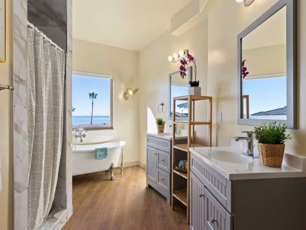 Gorgeous Vacation Home Located 2nd Row Ocean 14 Guests